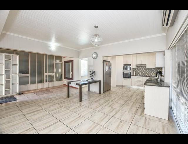 5 BEDROOM HOUSE FOR SALE IN PAROW NORTH